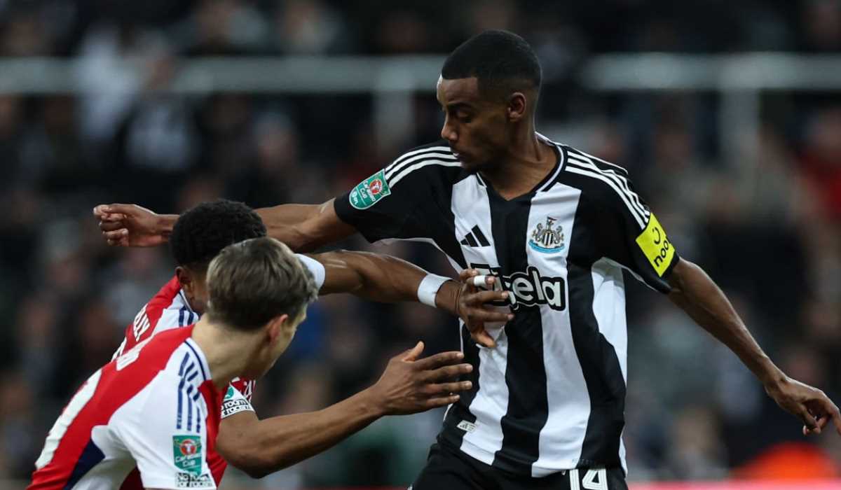 Alexander Isak di laga Newcastle United vs Arsenal