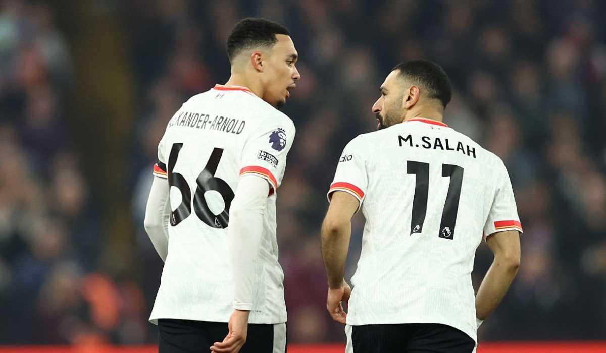 Trent Alexander-Arnold dan Mohammed Salah di laga kontra Aston Villa