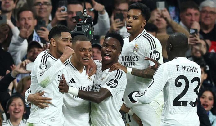 Ferland Mendy bersama pemain Real Madrid lainnya merayakan gol Kylian Mbappe