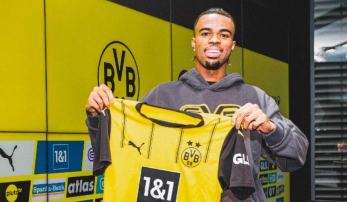 Carney Chukwuemeka resmi gabung Borussia Dortmund