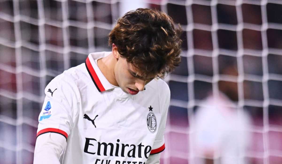 Joao Felix tertunduk di laga Bologna vs AC Milan